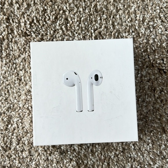 Apple AirPods with Charging Case - White - Picture 1 of 7